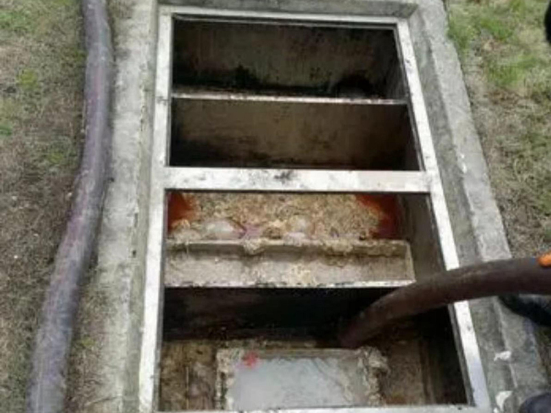 毛感乡隔油池清理